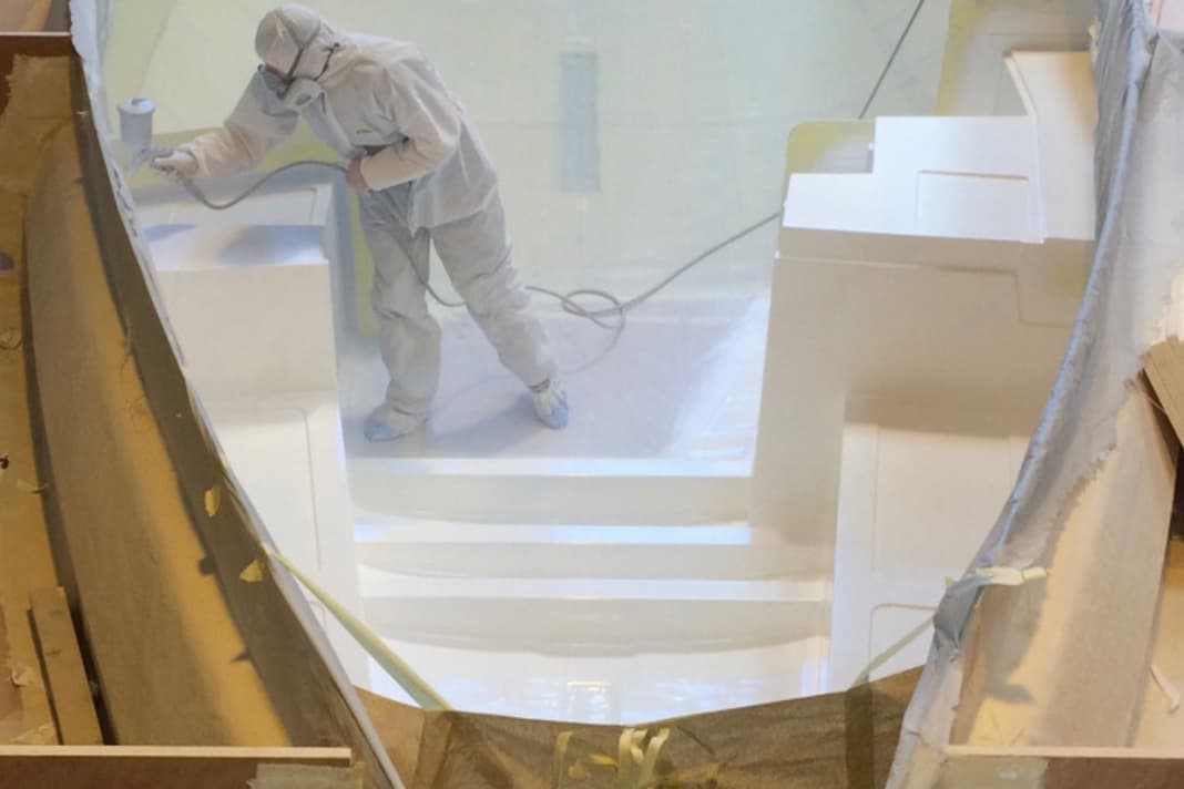 Reserves for fast room sheet courses: wide stem and plenty of volume in the foredeck