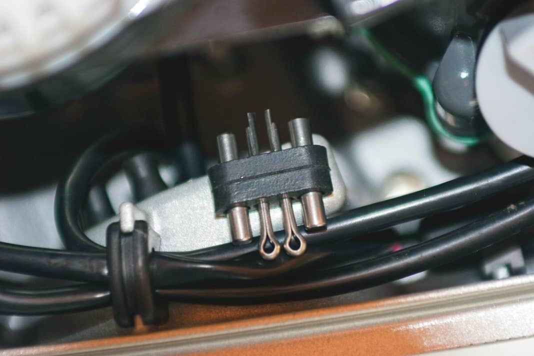 Scherstift-Reservoir. Der Steckbolzen hält den Propeller in Position und ist eine Überlastsicherung, wenn die Schraube blockiert. Sollte der Motor anspringen, aber die Schraube nicht drehen: Hier ist der Fehler