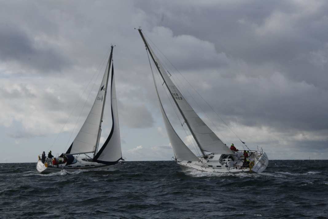 Mächtig Druck: Yachten bei der Deutschen Betriebssport-Meisterschaft vor Heiligenhafen | 1. Klasse Yachtcharter