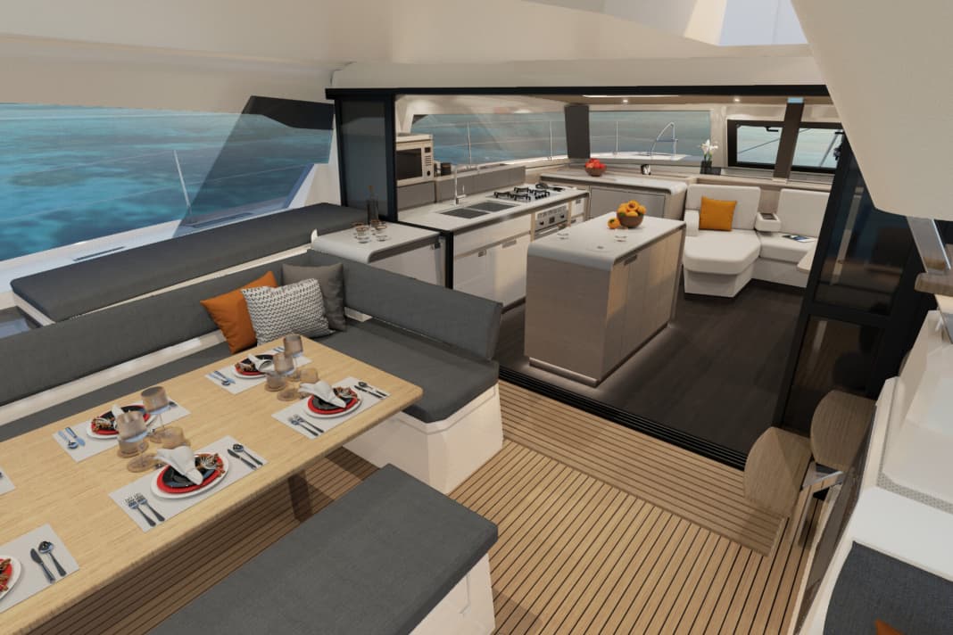 Coupled. The saloon and exterior cockpit form a functional unit. The sliding door between the two areas can be opened almost completely