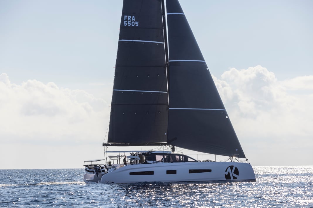 Low weight, plenty of cloth and sporty hull lines - even in light winds, the Outremer 55 takes off like no other
