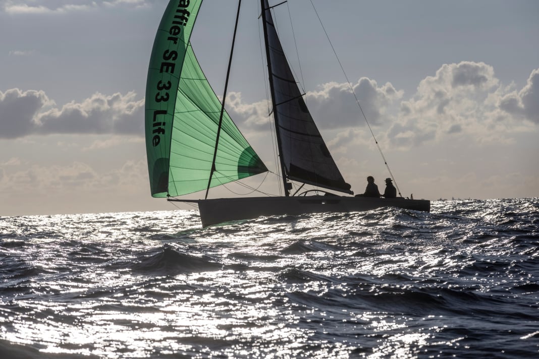 Das Beste gegen den aktuell grassierenden Corona-Winter-Blues – Wind, Wellen und ein Boot, das das beste daraus macht