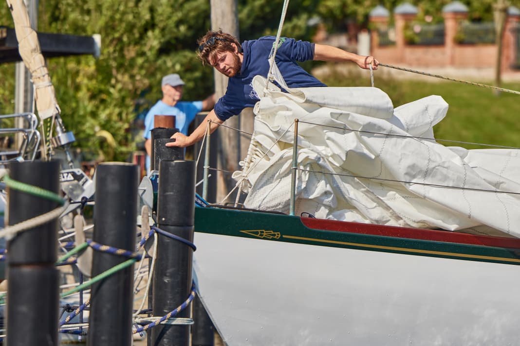 Harbours today are often narrow, and manoeuvres under sail require manual labour