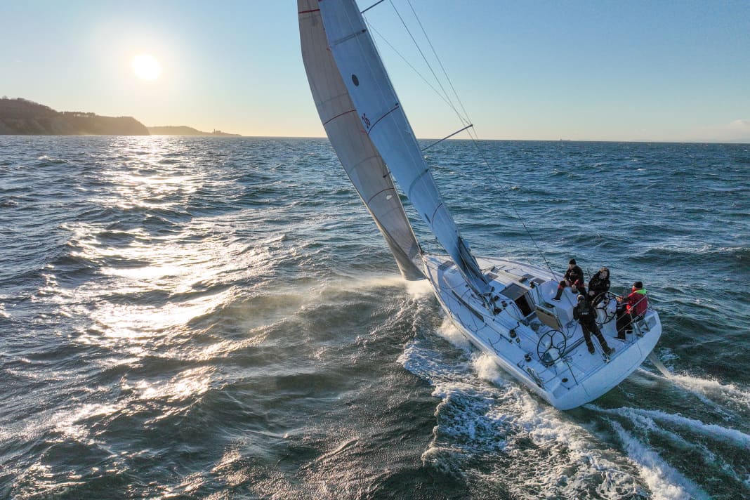 Gliding as normal. The First 36 does not need more than 15 knots of wind for this, but can also handle considerably more