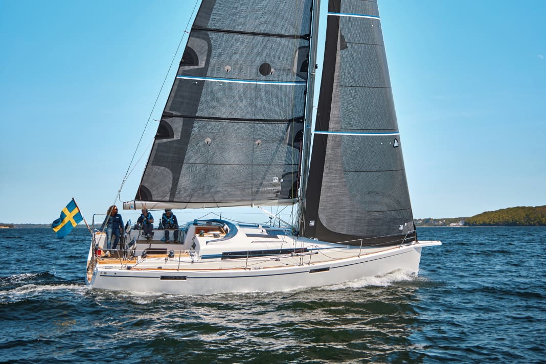 Arcona 385 It has the highest rig in comparison and therefore also more sail area