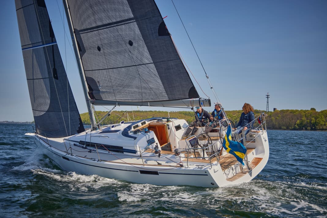 Arcona 385 Fast Swede. The attractive design with the pronounced U-frame at the stern is very strong in comparison, especially upwind