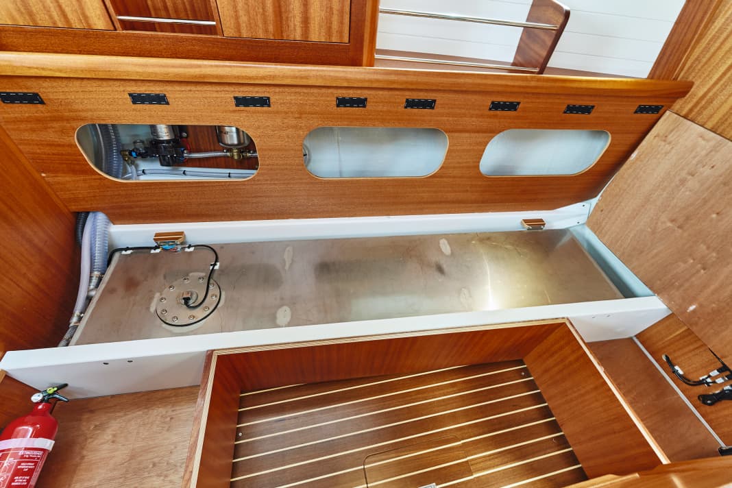 Arcona 385 The stainless steel diesel tank is embedded under the sofa berth, fresh water is stored on the opposite side