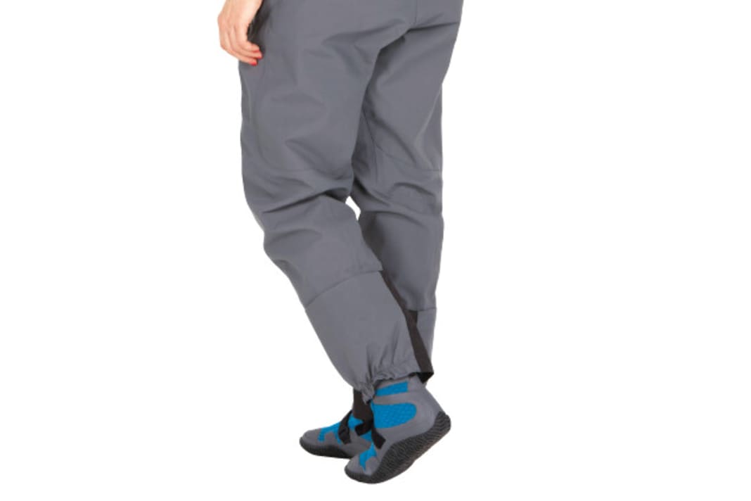 NRS kayak suit
The "drop seat", the seat that can be folded down to go to the loo, has so far only been available in kayak suits. Some, such as the NRS "Navigator", come with a hood, which is useful for sailing. 1,250 euros

www.nrs.com
