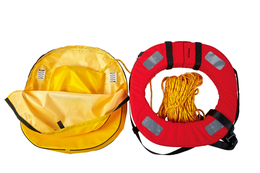 Zurück an Bord I  
Im YACHT-Test von 20 Bergesystemen (Heft 18/2017) schnitt der Rettungskragen Swede Buoy von Baltic am besten ab. Er kann auch mit Weste umgelegt werden.