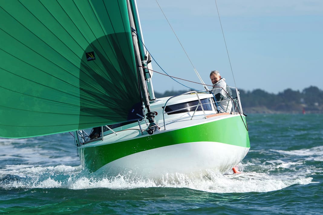 The flat bow is the most striking feature of the Mojito 6.50