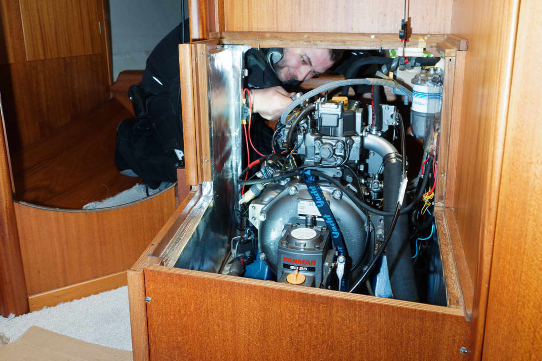 General condition: The daily visual inspection reveals leaks and other problems in the cooling water and fuel lines. Also check the oil and coolant levels