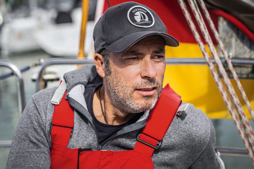 Philipp Hympendahl, 54, is a photographer from Düsseldorf. The son of author and circumnavigator Klaus Hympendahl loves single-handed adventures