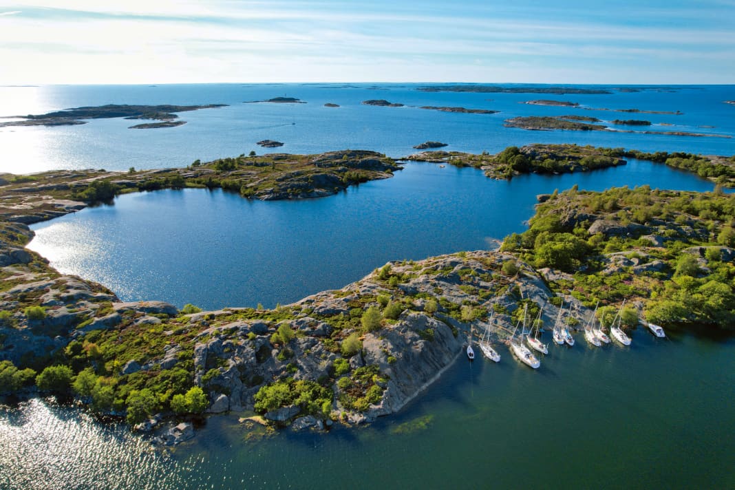 Swimming pool in the Baltic Sea. There is a large inland lake on Björkö. It is the only one in the entire archipelago and the island is a popular cruising destination