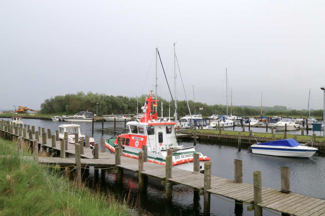 Le port de Lippe avec le bateau de la DGzRS