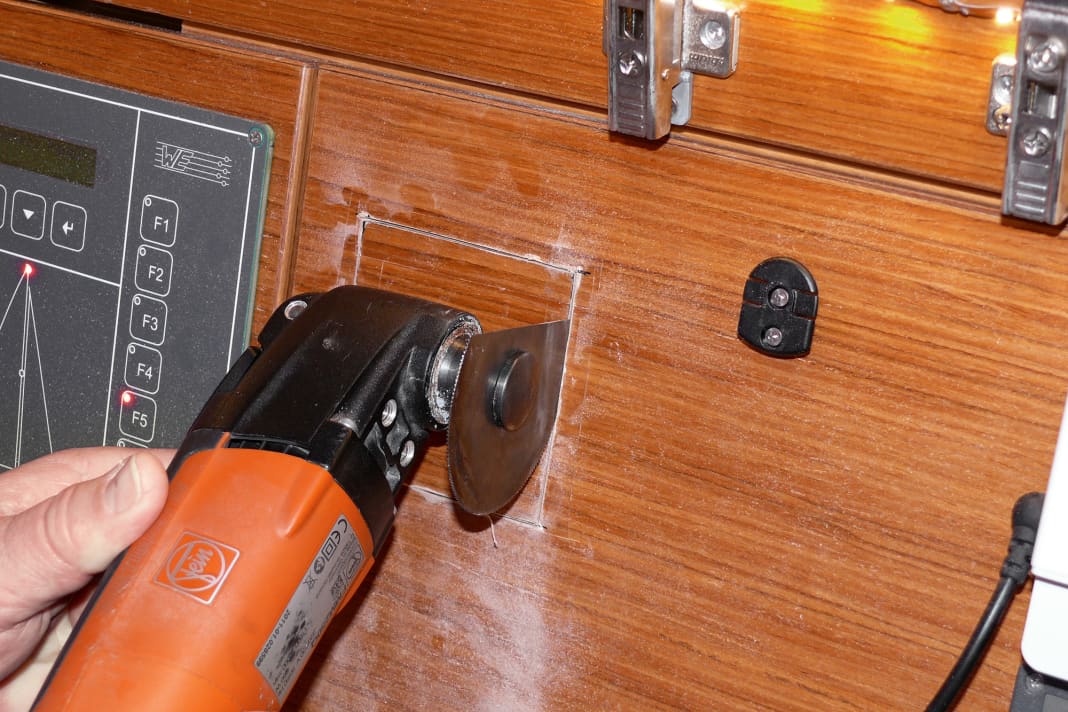 Ideal for precise cuts: Oscillating saws are easy to guide and cut cleanly. They are also very versatile with accessories