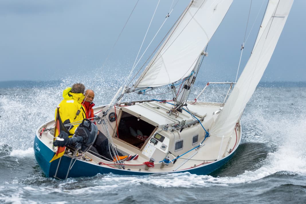 Spækhugger in Action: Das Boot verträgt viel Wind, auch wegen eines Ballastanteils von 60 Prozent, ist aber selbst bei wenig  Brise bekanntermaßen schnell