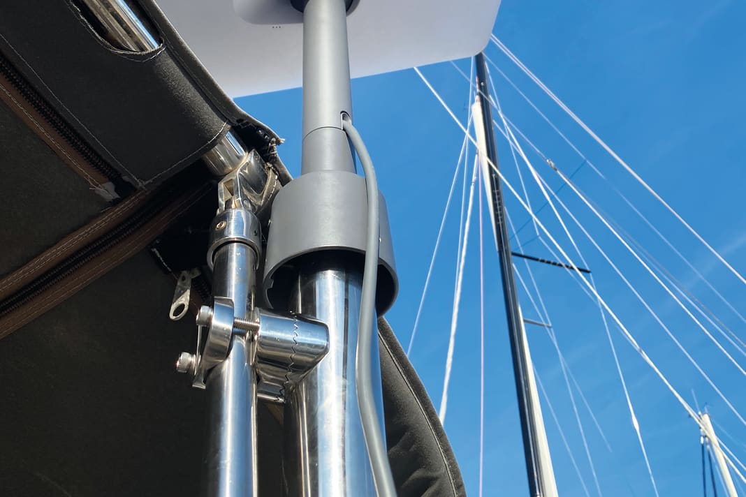 Customised mount: With the Pipe Adapter from Starlink, the satellite antenna fits into a standard fishing rod mount