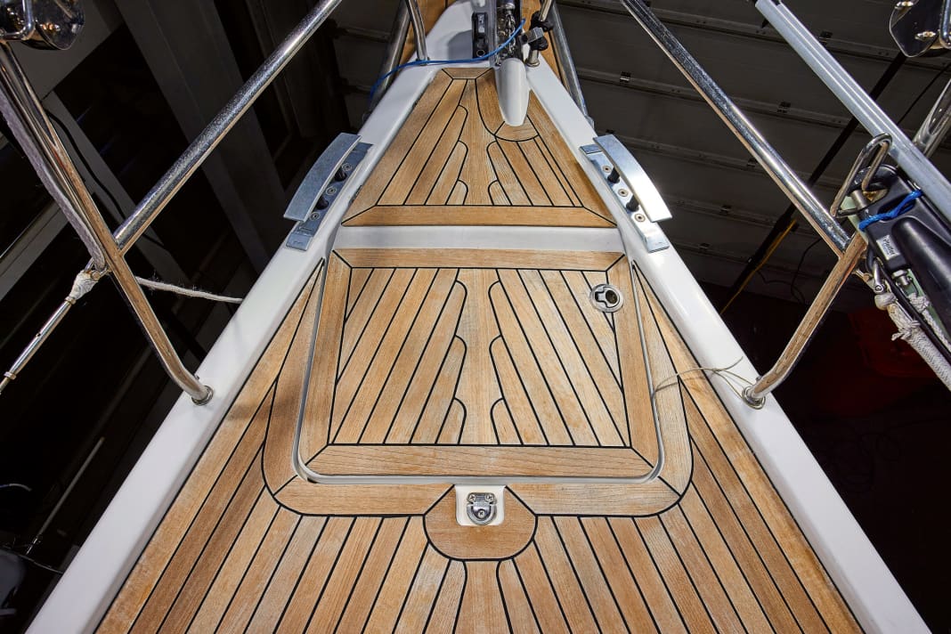 The deck has dried out for a few days. The boat is in a hall or the weather is persistently dry