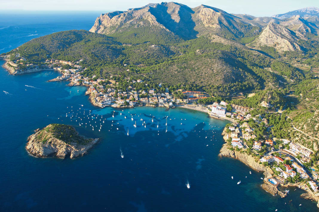 Vue sur le mouillage populaire de Sant Elm à la pointe ouest de Majorque