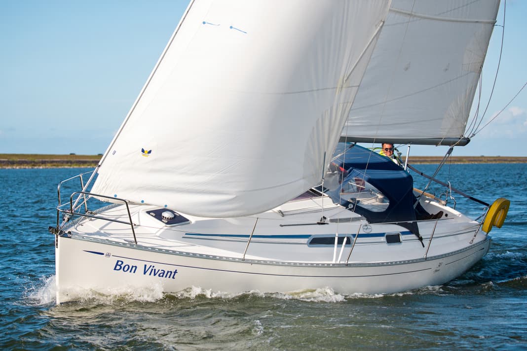 Sempre della serie grande, anch'essa costruita molto spesso. Senza fronzoli e di buona fattura, ma un po' troppo piccola qua e là. Agile sotto vela. Usato a partire da circa 28.000 euro