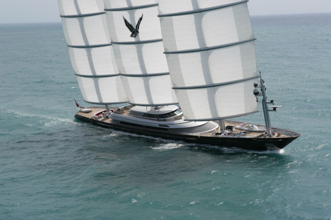 5th place, "Maltese Falcon": Thanks to her unrivalled silhouette, the Ken Freivokh/Gerard Dijkstra design can be identified from afar. Joint venture tycoon Tom Perkins († 2016) ventured into one of the most exciting projects in yachting history with the Dyna rig, which had never been realised at the time. In 2009, the Greek businesswoman Elena Ambrosiadou took over "Maltese Falcon". 88.00 metres, year 2006, sail area 2,400 sqm