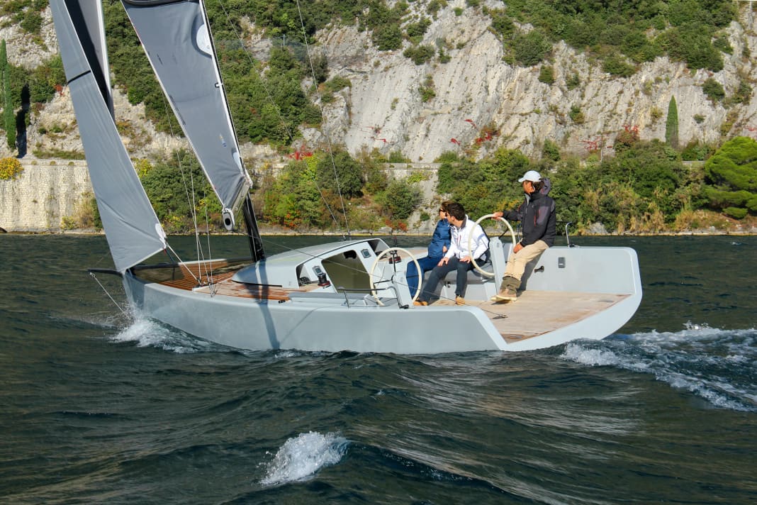 A 33: Uncompromising pure carbon daysailer without interior fittings. Sails agile, fast and high. Very expensive