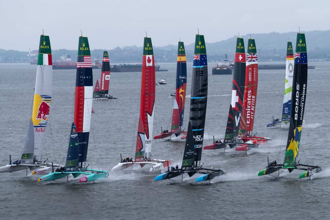 Nel secondo giorno, la flotta SailGP sta attraversando il campo di regata con un vento notevolmente superiore rispetto alla "partenza dal bagno" di New York.