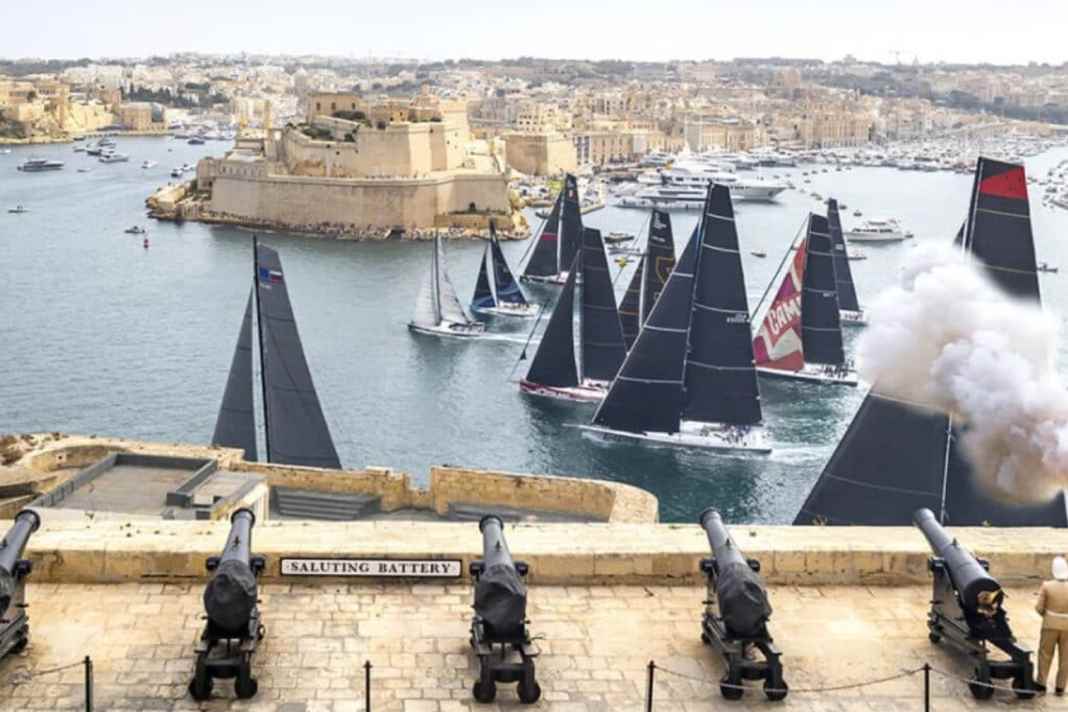Scène de départ typique de la Rolex Middle Sea Race.