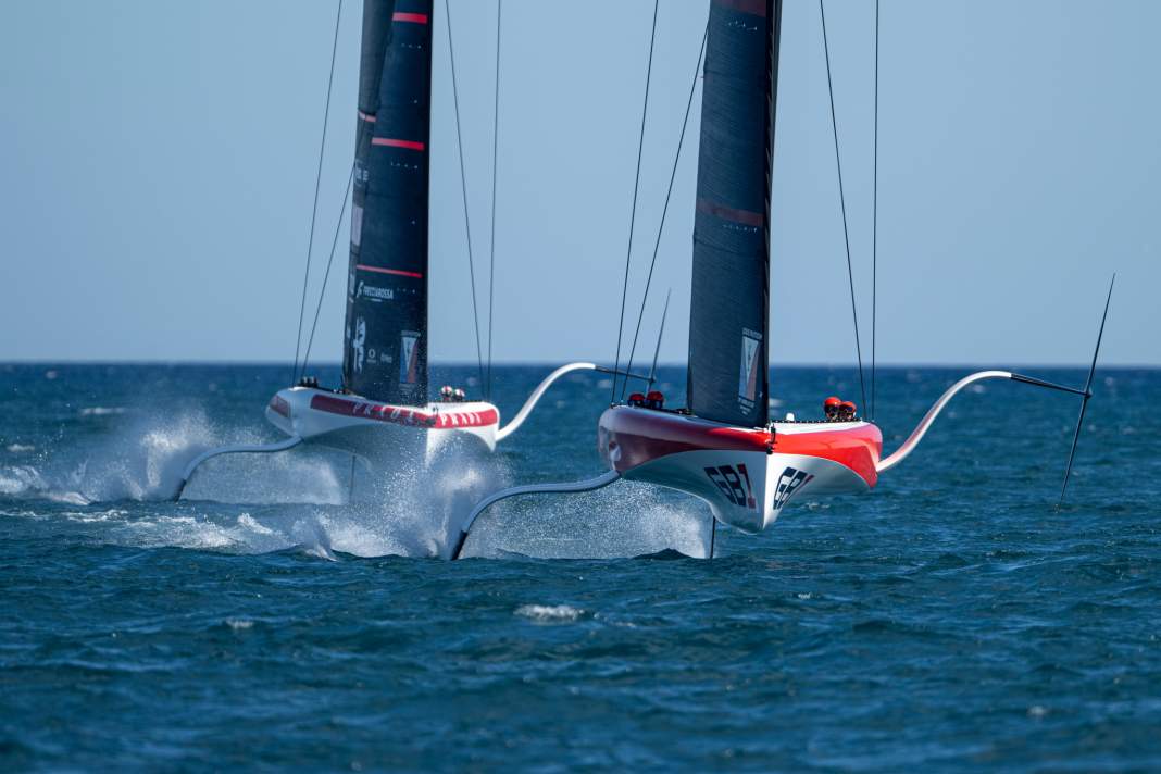 Due dei co-favoriti per la prima pre-regata della 38a America's Cup: il Team Luna Rossa e il Team GB1. | Foto. Ricardo Pinto/Coppa America