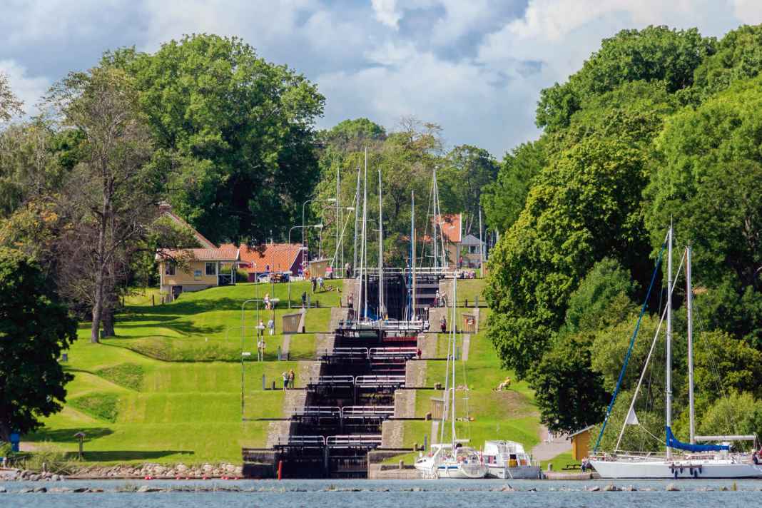 Die größte Schleusentreppe am Göta-Kanal: die Carl-Johansen-Schleusen in Berg