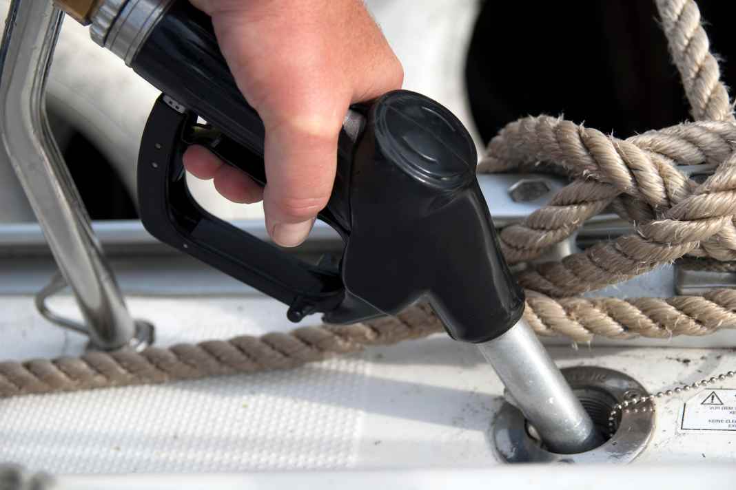 Bunkering at the boat fuelling station, the fuel should be free of bioadditives such as RME and FAME