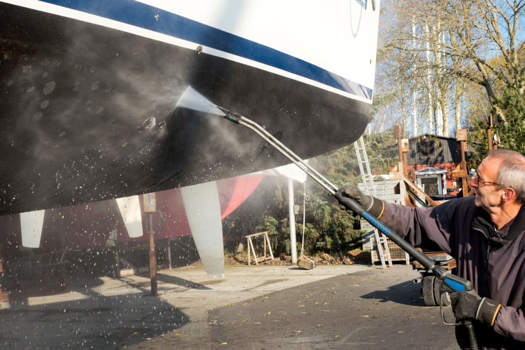 In spring and autumn, the sailboat needs a major clean, but there are always areas that need to be cleaned in between. We have collected the best tips