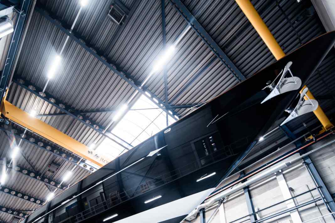 Noch stehen die 65 Meter in der Halle in Vollenhove.