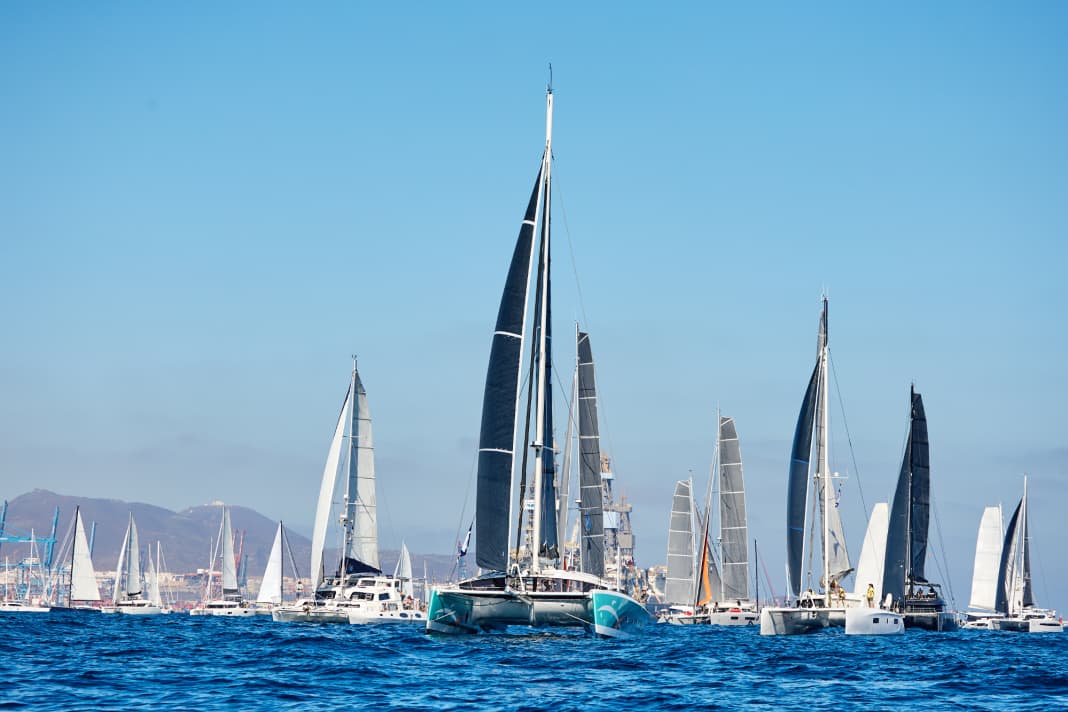 Start der ARC 2023, hier als Erste die Gruppe der Multihulls