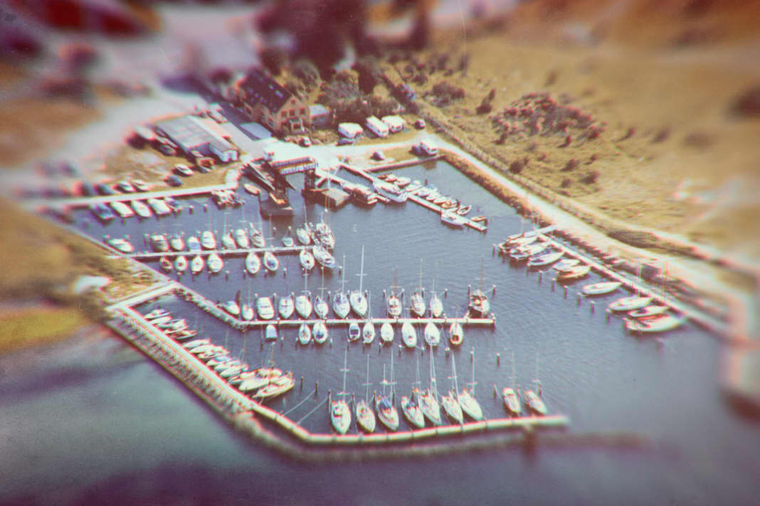 The former ferry harbour on Fehmarnsund, right next to the bridge, was the last location of the Beelitz shipyard. The roots are in Berlin