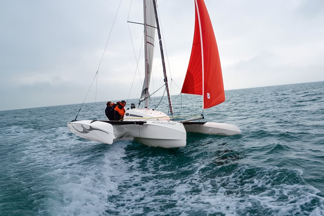 Astus 20.5: Versatile coastal cruiser with very large-volume floats for better stability and more safety