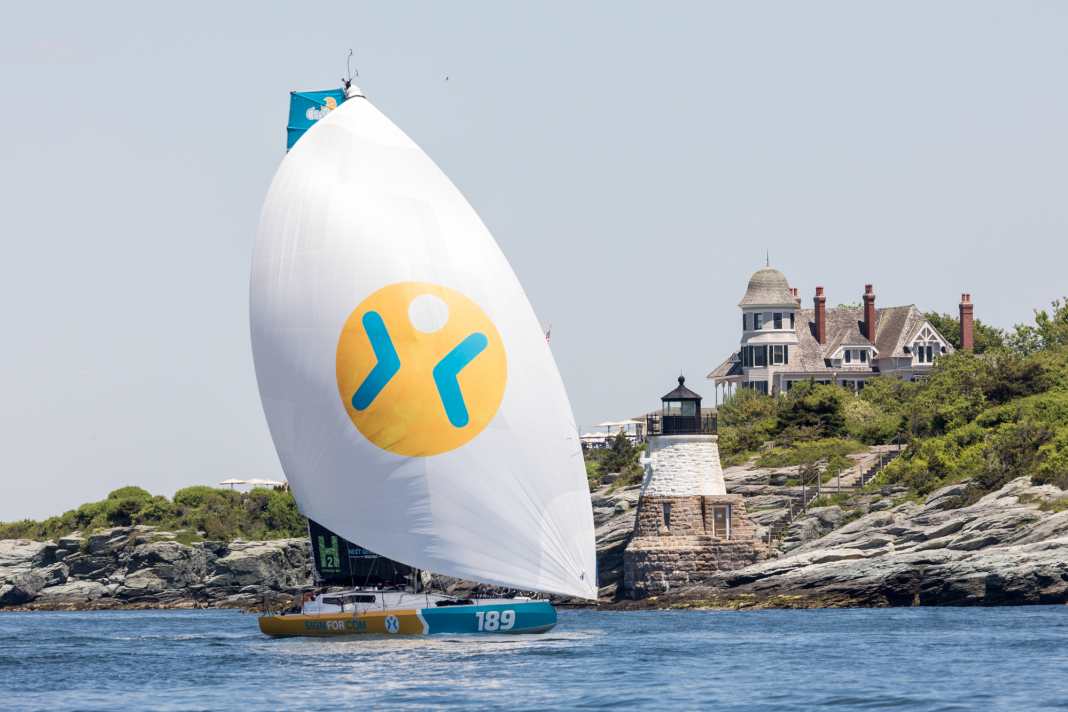 Le "Sign for Com" après le départ de la deuxième étape de Newport à Portland