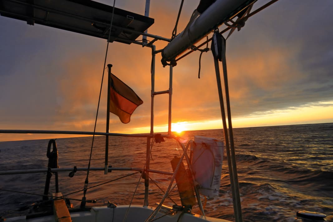 Tramonto sull'Atlantico. Wahl ha percorso le lunghe rotte dell'Atlantico senza equipaggio - oltre 9.100 miglia nautiche!