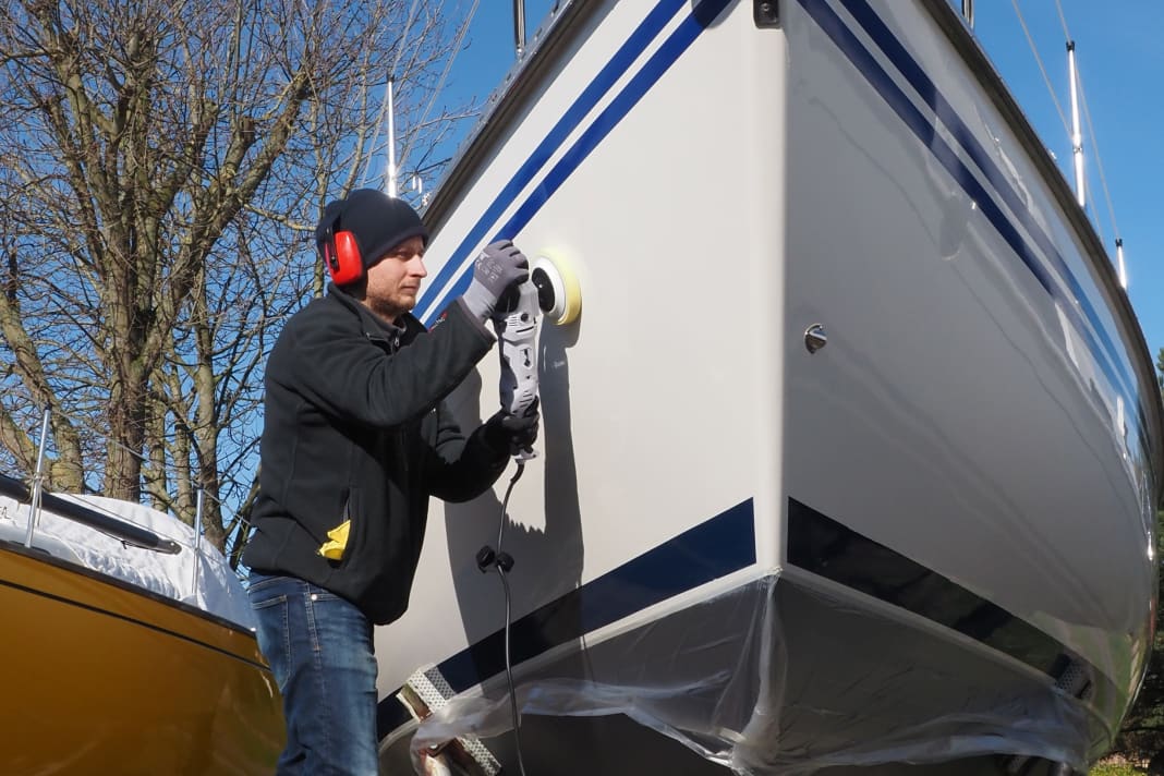 Der letzte (Fein-)Schliff vorm Krantermin. Die glänzende Oberfläche sieht gut aus, schützt aber auch das Material vor witterungsbedingter Alterung