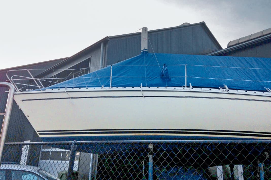 Ingenious: a shortened rig as a support for the tarpaulin, but without an unnecessarily high wind load