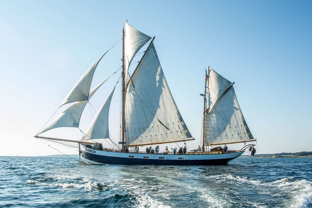 "Belle Amie" a vele spiegate. Questo dà al ketch una superficie velica di 380 metri quadrati.