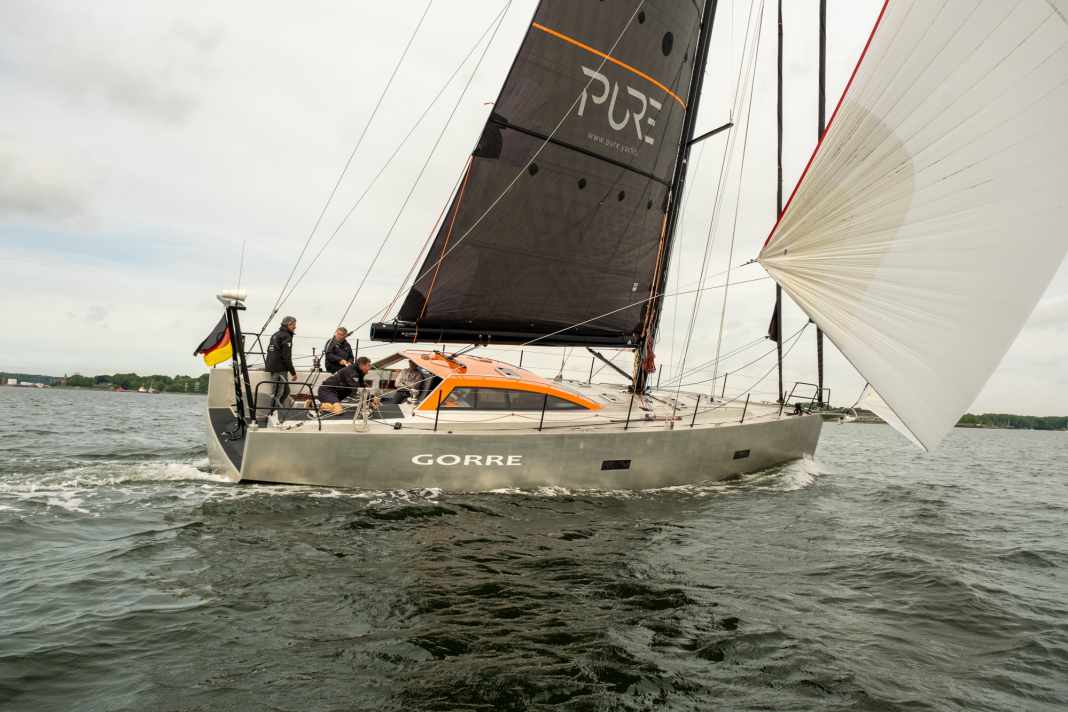 Klare Kante: schieres Alu, harter Chine und ein flaches Pilot House