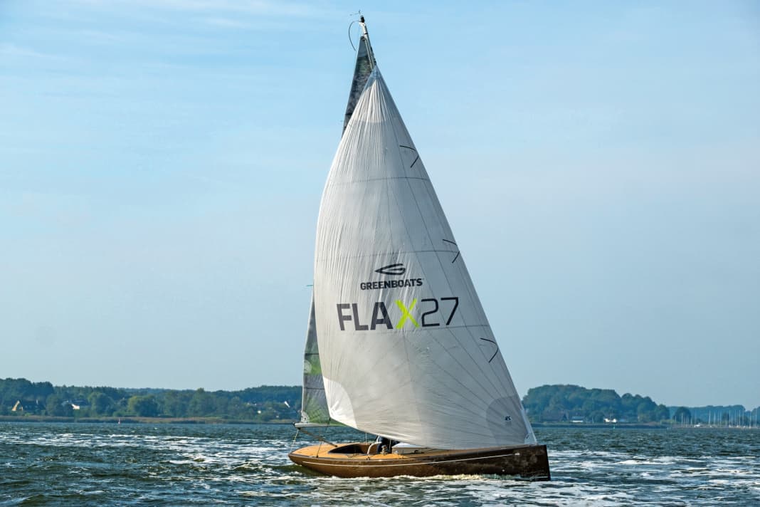 Der Judel/Vrolijk-Daysailer Flax 27 wurde viermal gebaut und ist segelnder Botschafter der Firma, die längst auch in anderen Branchen tätig ist
