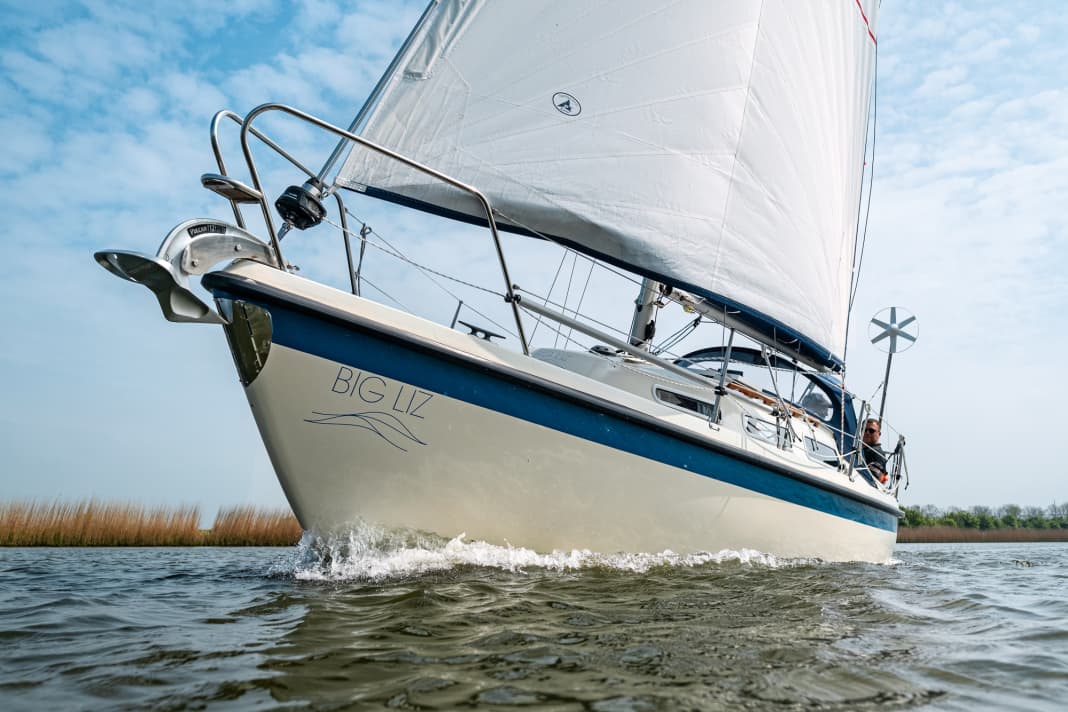 Eine Frage der Perspektive – in doppelter Hinsicht: Ob ein acht Meter langes Boot „big“ ist, liegt wohl am Betrachter. Für den Eigner der „Liz“ ist sie es