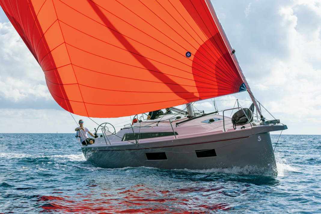 Running. Leaning casually in the pushpit, the Oceanis 34.1 can be steered with two fingers