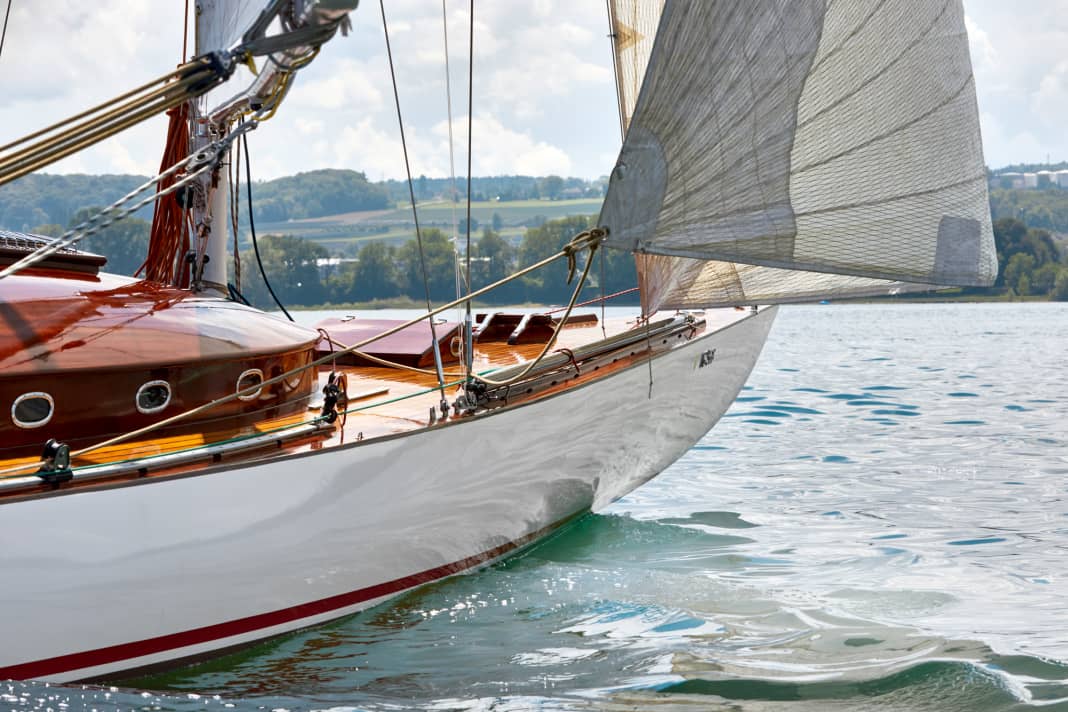 Piekfein. Comprehensively restored and freshly painted, the "Gun" sails into its new century