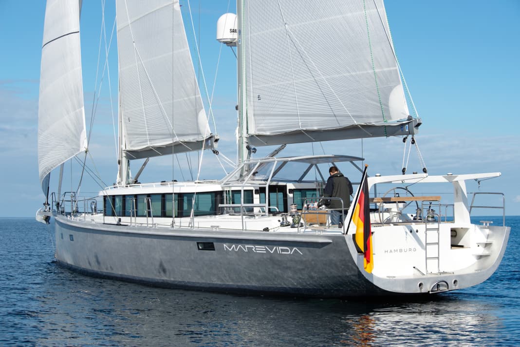 Der Einzelbau der Berckemeyer 70 vereint die Vorteile eines Motorboots mit der Seetüchtigkeit einer Segelyacht