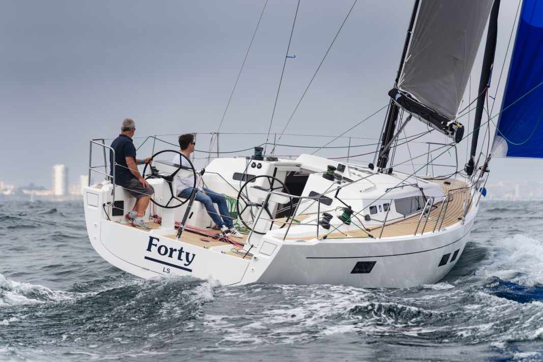 Graceful lines. The rather slender stern, the moderate deck step and comparatively little freeboard are typical of Alan Johnstone's designs