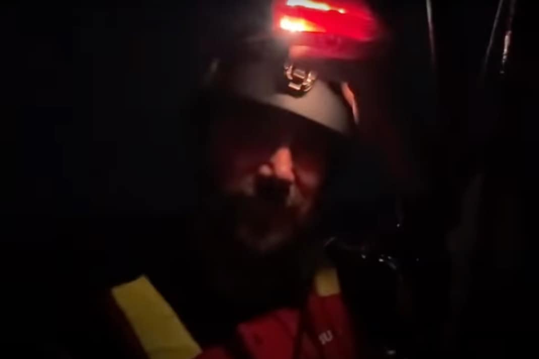 Boris Herrmann in the mast for the second time.