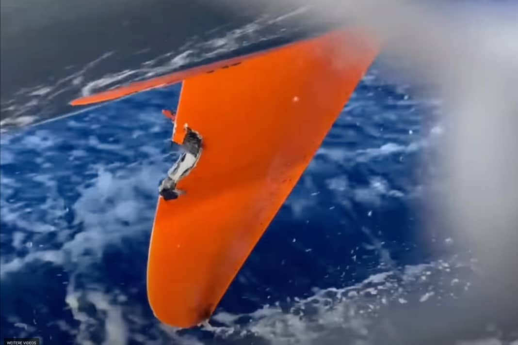 A piece has broken out of the starboard rudder of "Macsf". There is a risk of delamination.